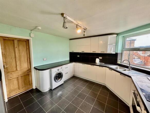 2 bed Flat for sale Image 11