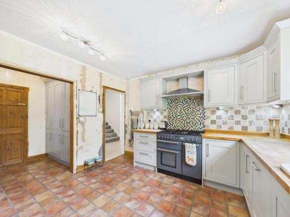 4 bed Detached for sale Image 11