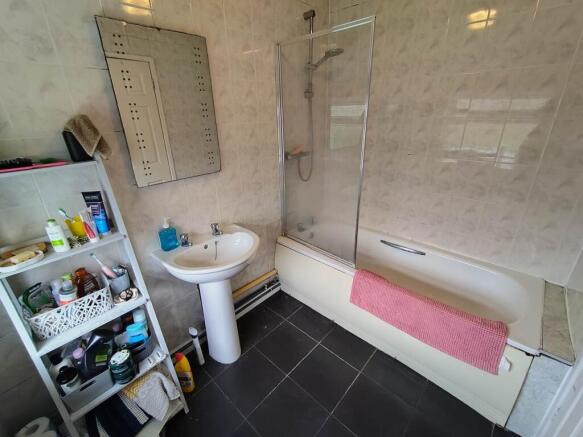 Ground floor bathroo