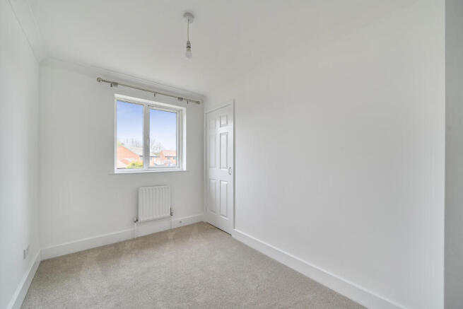 4 bed House to rent Image 10