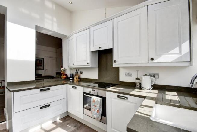 3 bed Terraced to rent Image 12