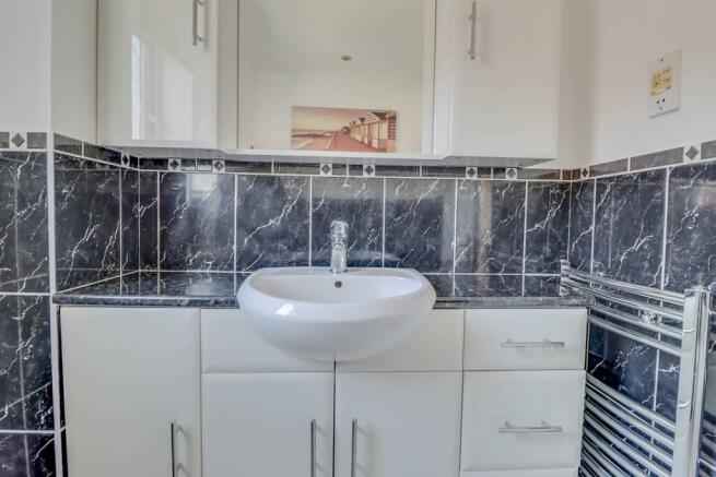 17 ERVINE PLACE INSIDE-14.jpg