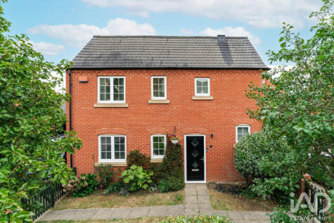 Flawn Way, St. Neots, PE19