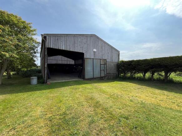 5 bed Detached for sale Image 5
