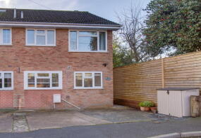 15a, Lorne Grove, Nottingham NG12 2FX