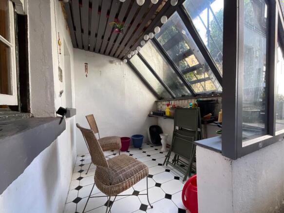 2 bed Flat for sale Image 10