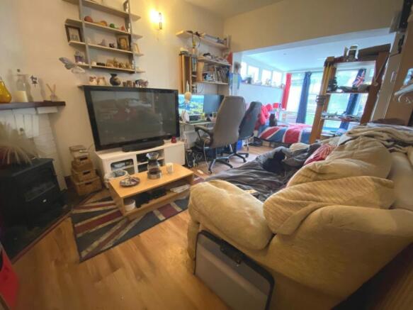LOUNGE/DINING ROOM
