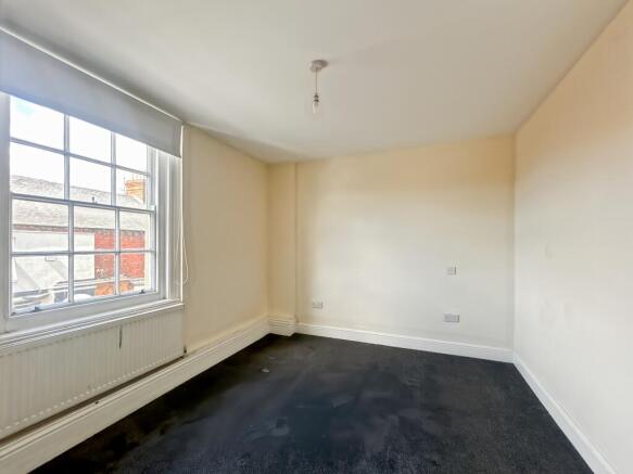2 bed Apartment to rent Image 5