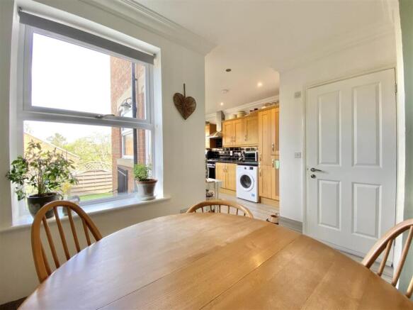 3 bed Semi-Detached for sale Image 8