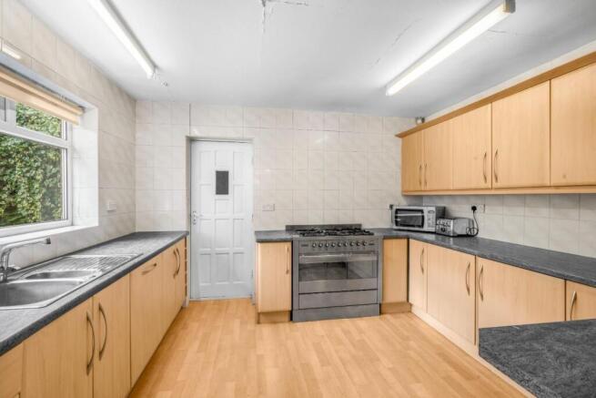 4 bed Detached for sale Image 4