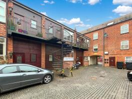 15, Crescent House, Mount Pleasant, Redditch B97 4JT