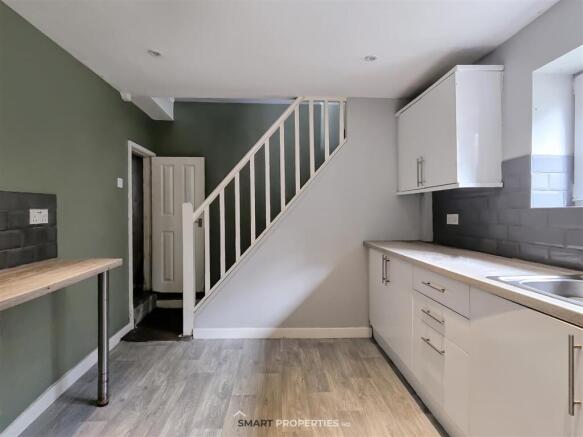 4 bed Terraced to rent Image 6