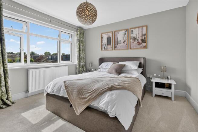 5 bed Semi-Detached for sale Image 10