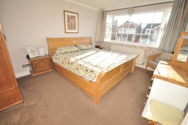 BEDROOM 2
