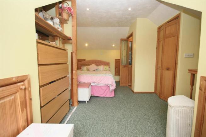 FIRST FLOOR BEDROOM