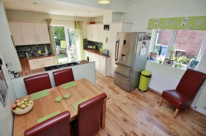 Kitchen / Dini...