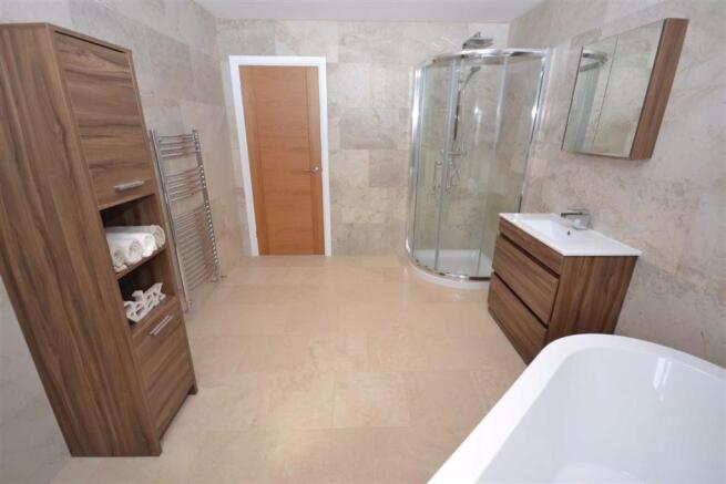 Main House Bathroom Second View