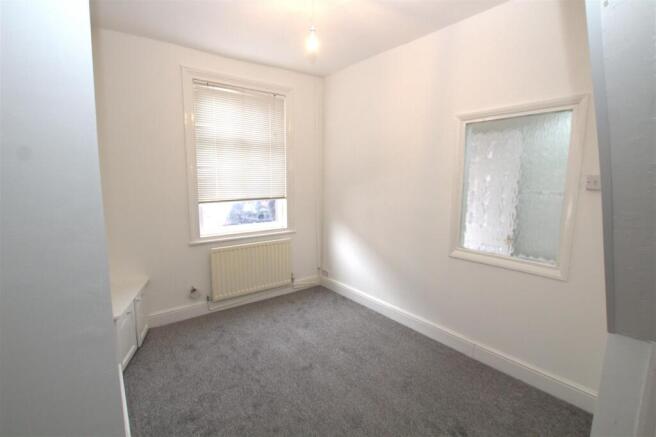2 bed Terraced to rent Image 5