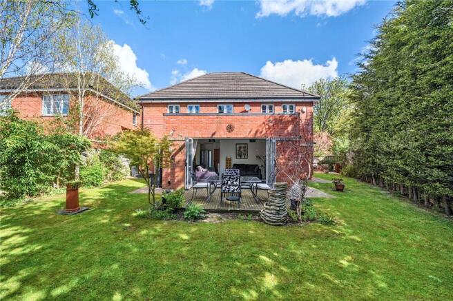 5 bed Detached for sale Image 11