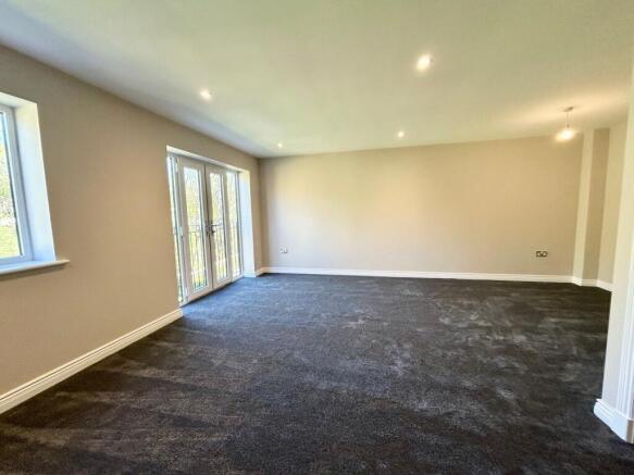 4 bed Semi-Detached for sale Image 11