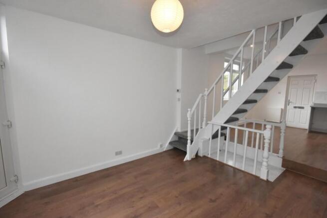 2 bed Terraced to rent Image 6