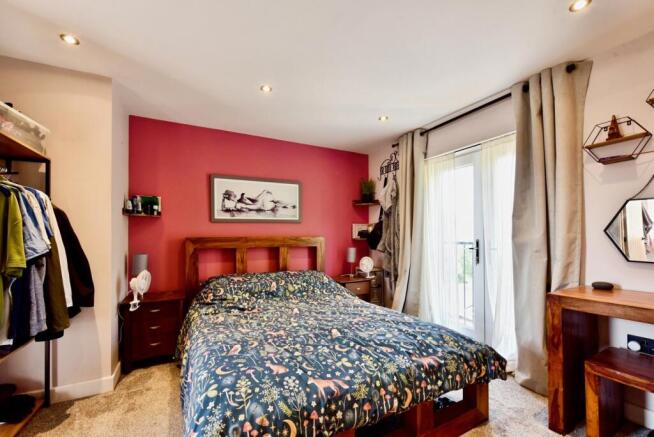 3 bed Semi-Detached for sale Image 10