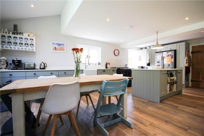 Kitchen / Dining Rm