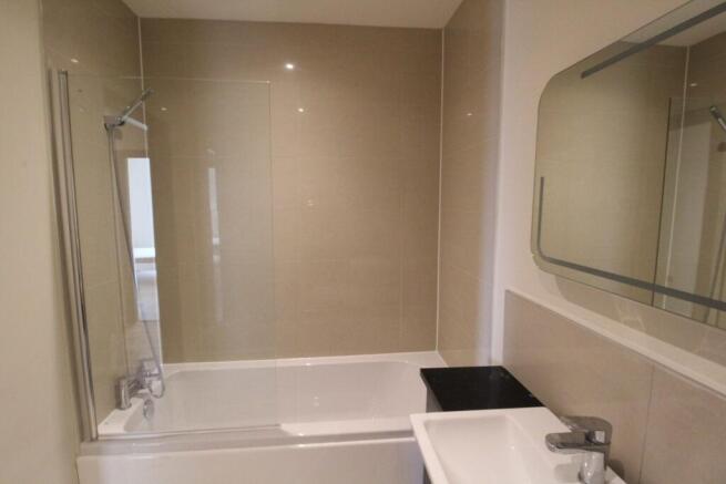 2 bed Apartment to rent Image 5