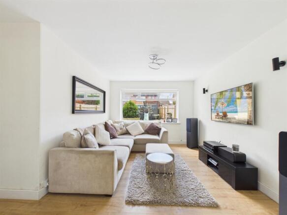 lounge 1.jpg
