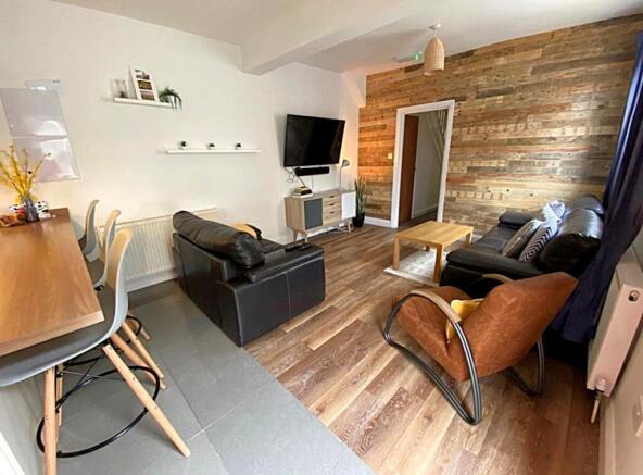 95 sitting roome.jpg