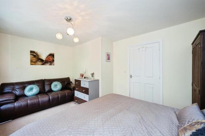3 bed Semi-Detached for sale Image 10
