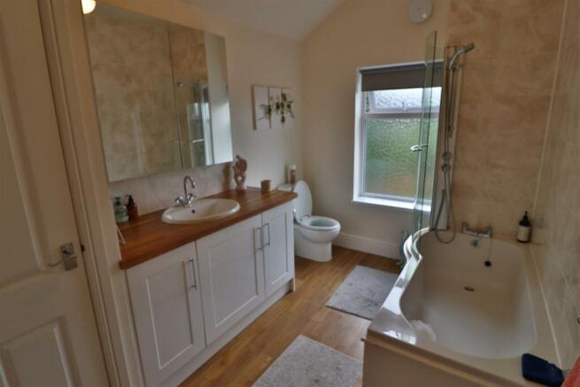 BATHROOM/W.C
