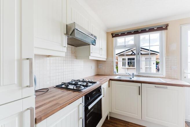 17 Acorn Park, Burton Latimer-3.jpg