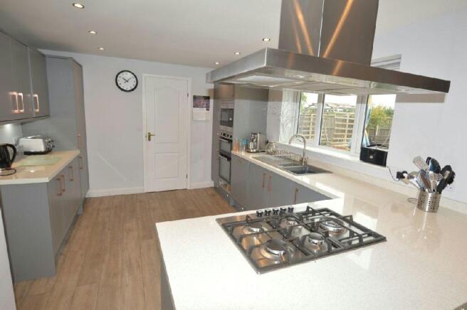 KITCHEN/DINER.