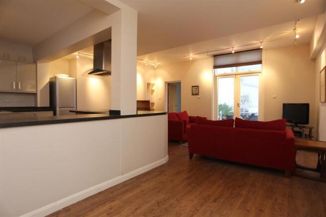 2A Brunswick Terrace Lounge kitch (2).JPG