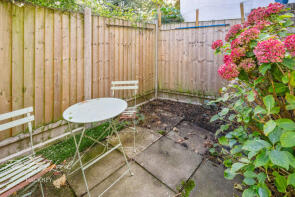 Flat B, 74, Cricketfield Road, Hackney, London E5 8NS