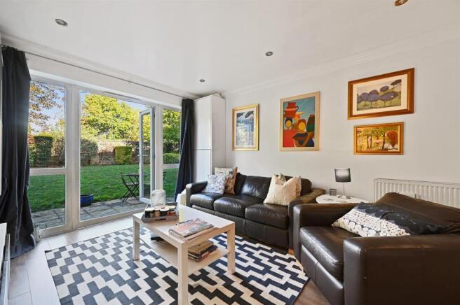 LR - Flat 2 Ashwell Court - 21 (1).jpg
