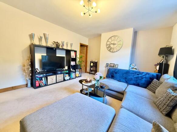 2 bed End of Terrace to rent Image 9