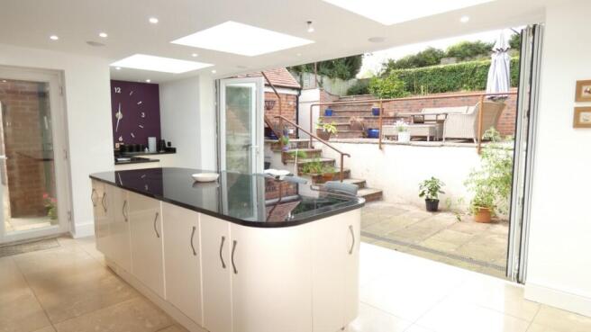 4 bed Detached for sale Image 8
