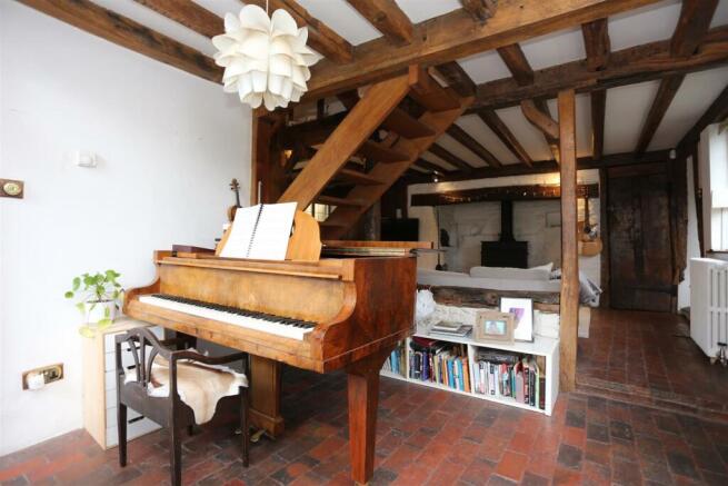 1 Septima Cottages Piano (1).JPG