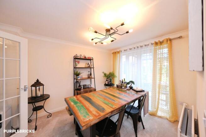 5 bed Detached for sale Image 11