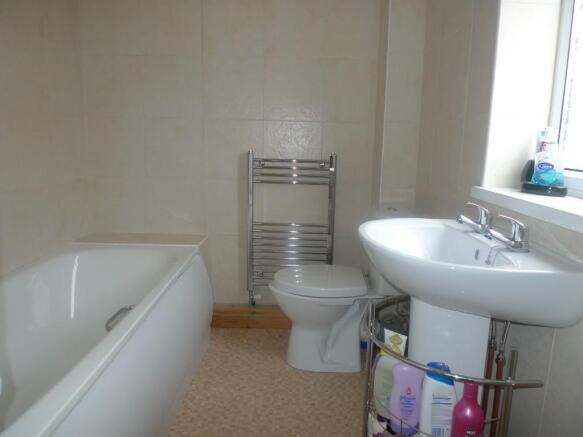 FAMILY BATHROOM