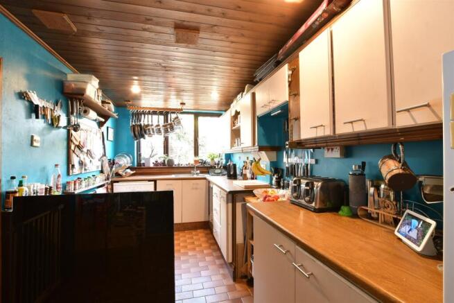 Kitchen/ Breakfast Room