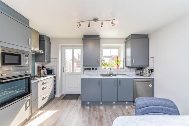 Kitchen Diner Area: