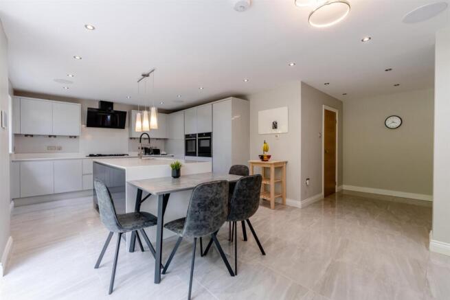 8660437-interior28.jpg