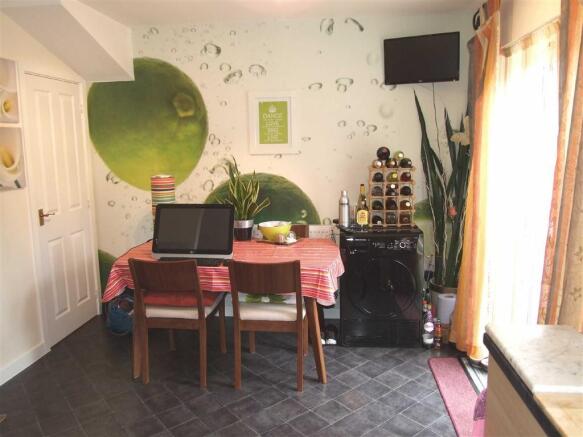 Kitchen / Dining Roo