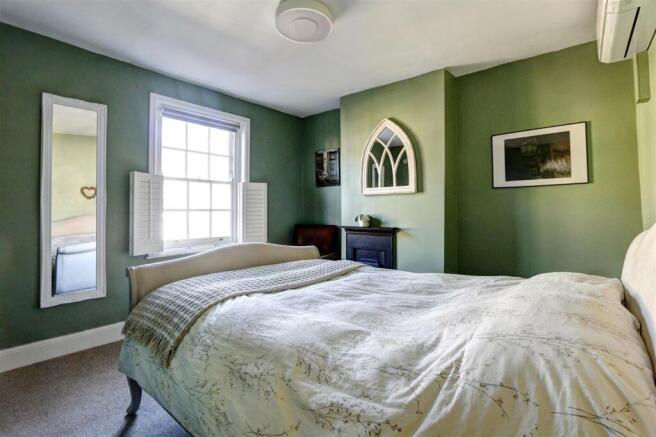Bedroom 1.jpg