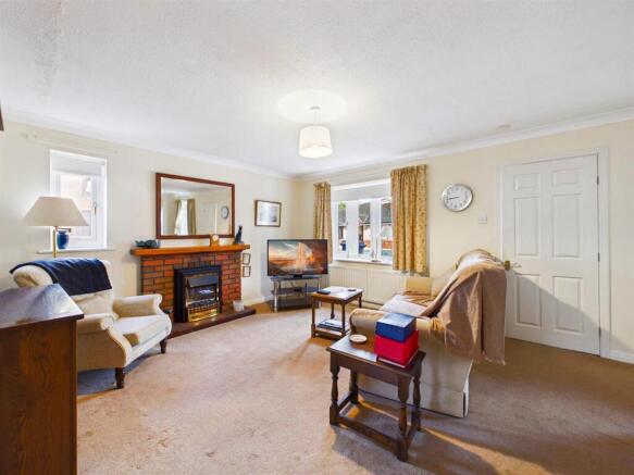 LIVING/DINING ROOM