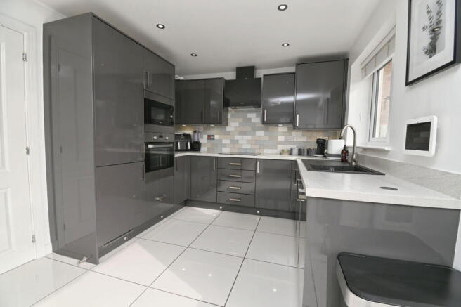 3 bed Detached for sale Image 8