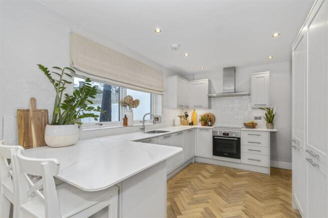 Kitchen 1.jpg